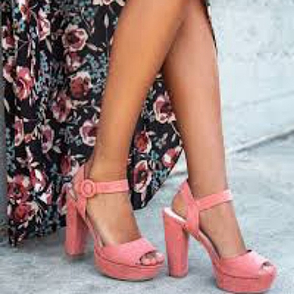 QUPID Suede Chunky Ankle Strap Platform Sandals NWOT! - Picture 8 of 8